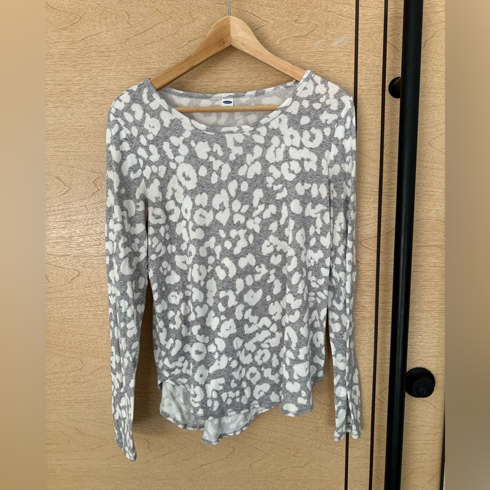 Old Navy leopard print sweater size M